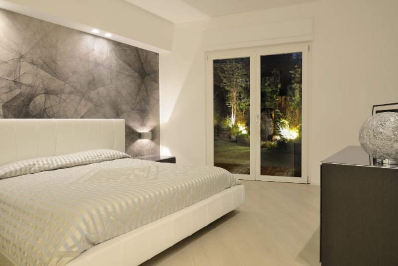 Camera con infissi in legno-alluminio