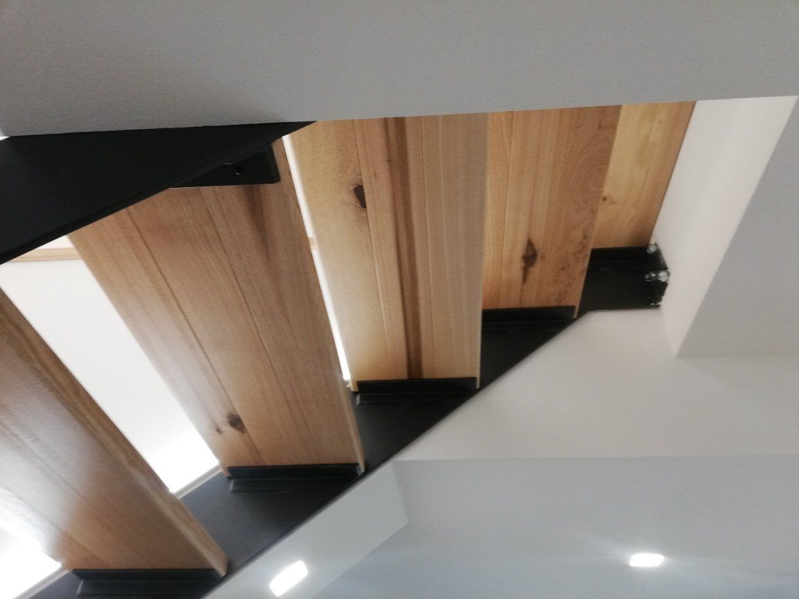 scala in metallo e legno