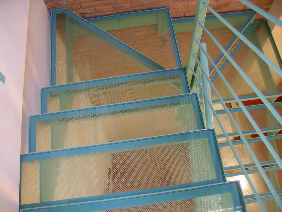 scala in metallo e vetro
