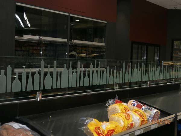 restaurant glass barrier with frosted decorations
