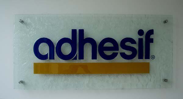 adhesif glass sign