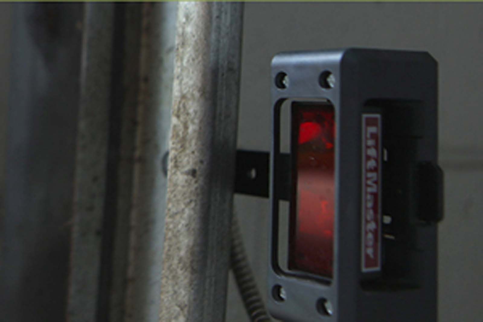 A red light with the word liftmaster on it