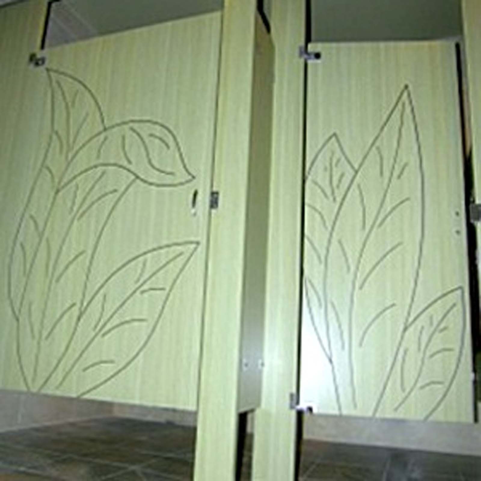 A bathroom divider with a drawing of leaves on it.