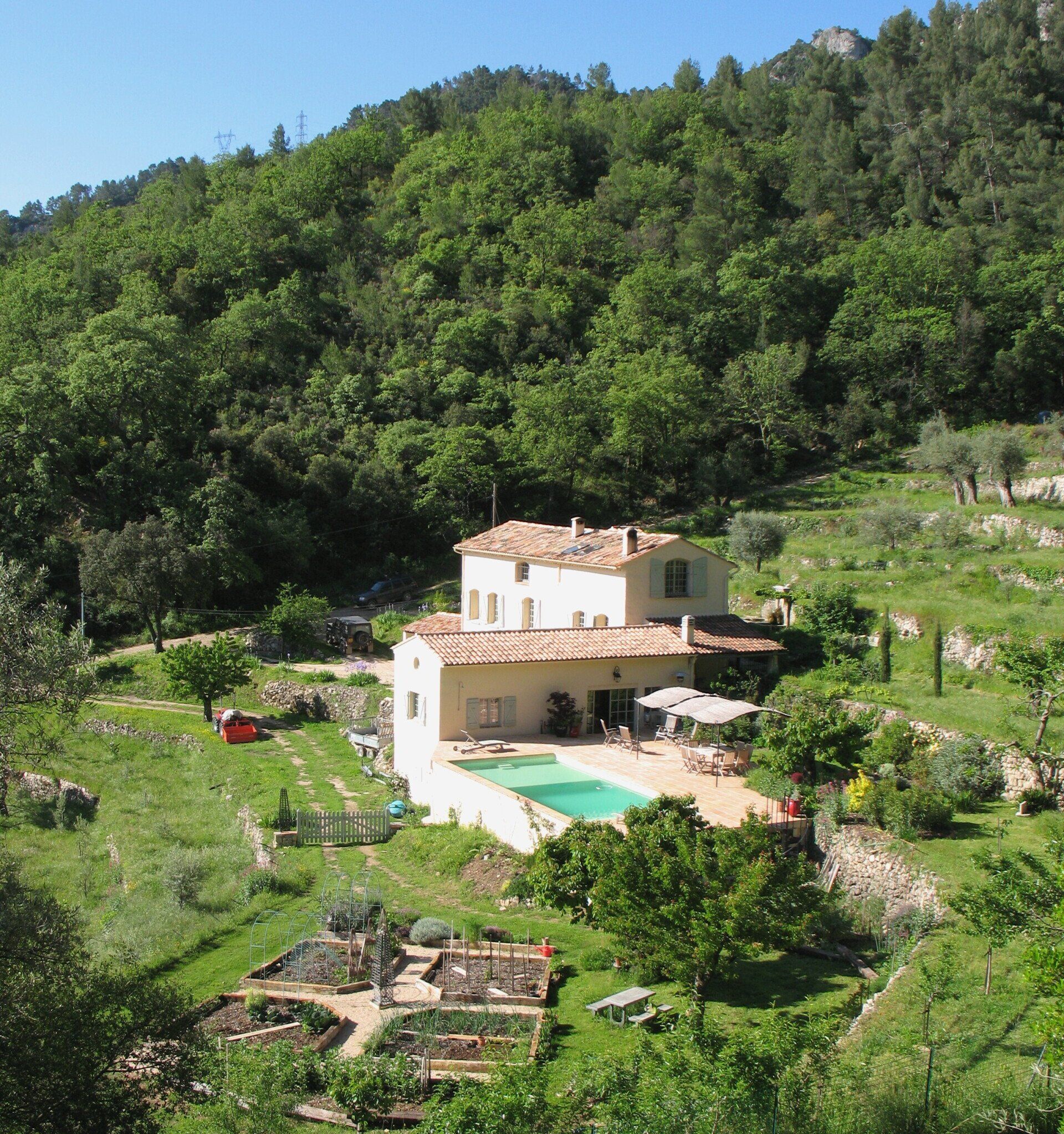 Domaine des escavalins - Provence - gite - bastide - oliveraie - producteur huile olive   - vacances - olives - sentier - piste montagne  - GR - PACA - alpes cote azur