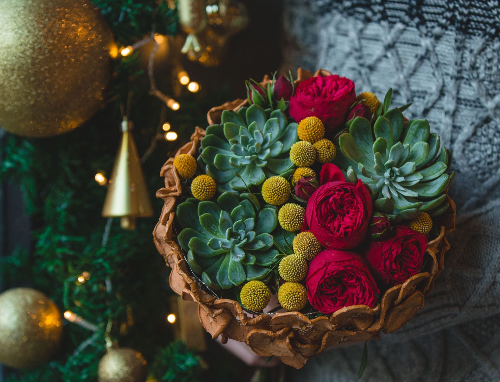 flower arrangements for christmas 
