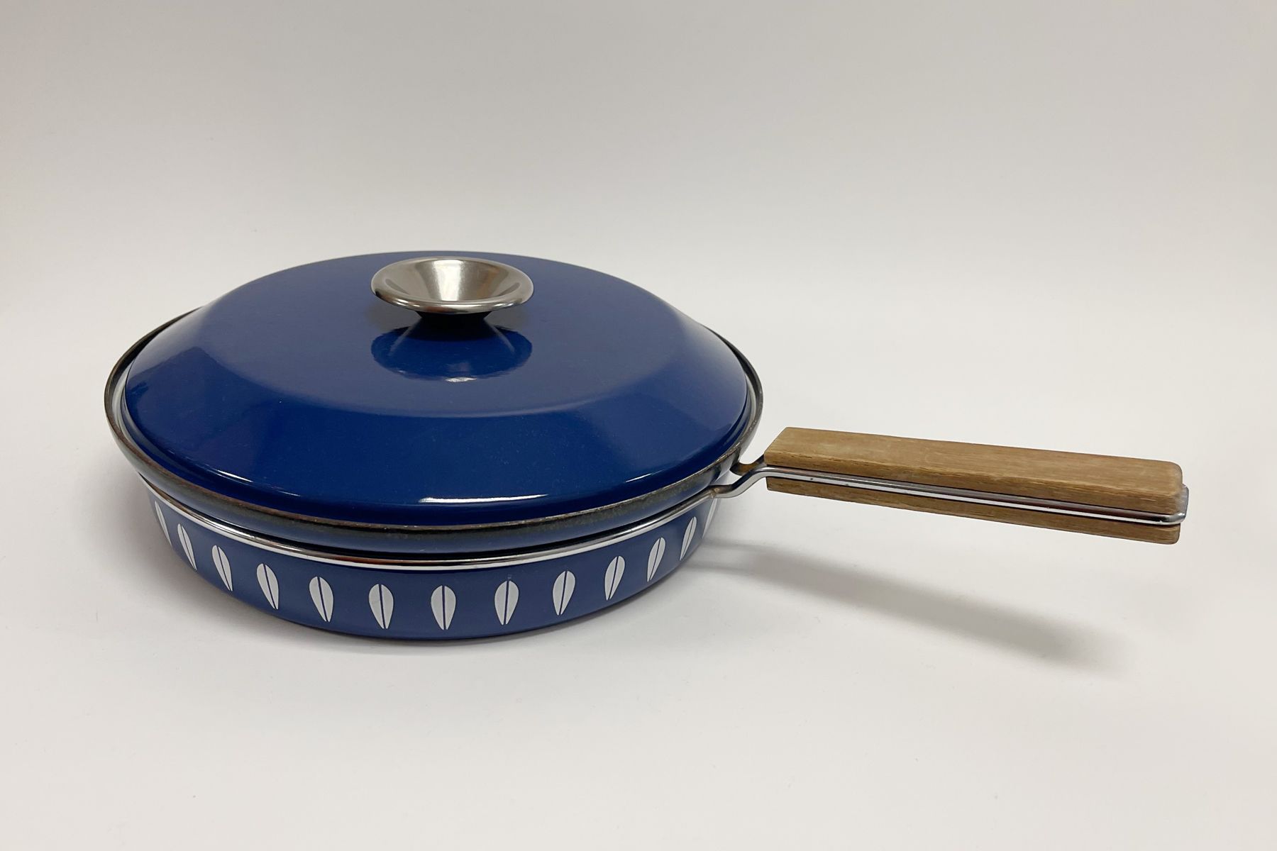 Catherineholm lotus patern cookware