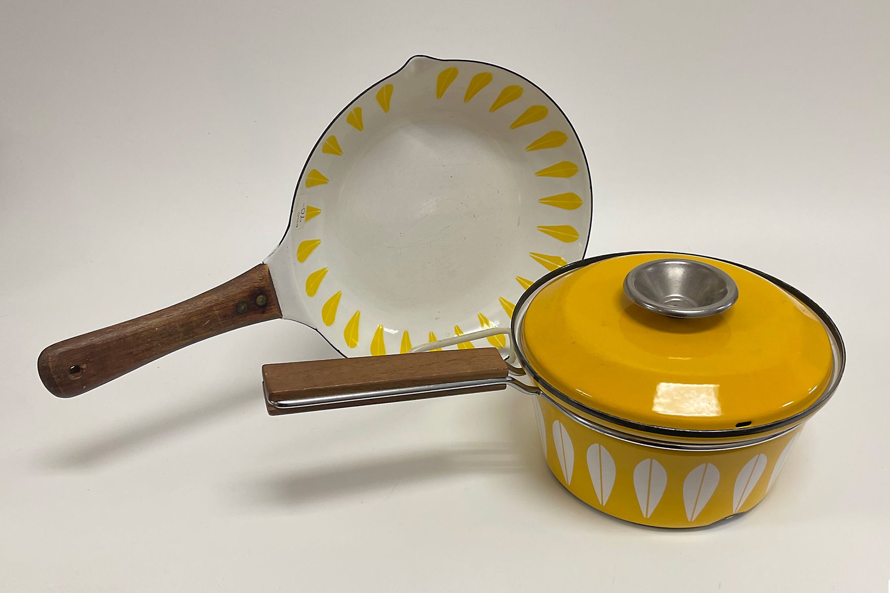 Catherineholm lotus patern cookware