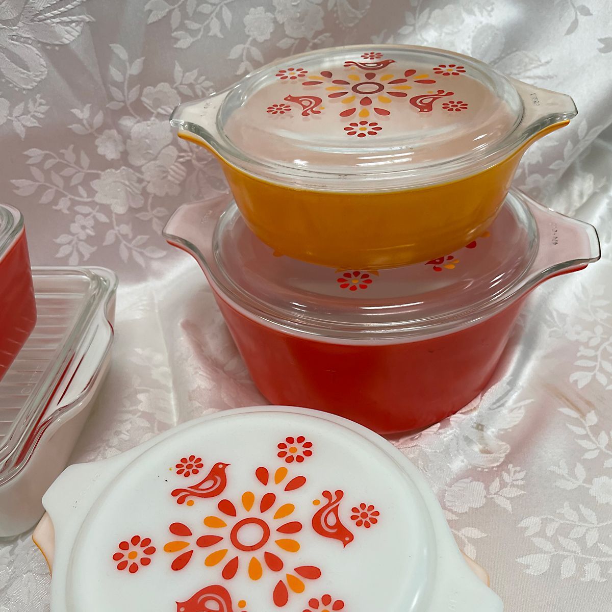 Vintage Friendship Pyrex dishes