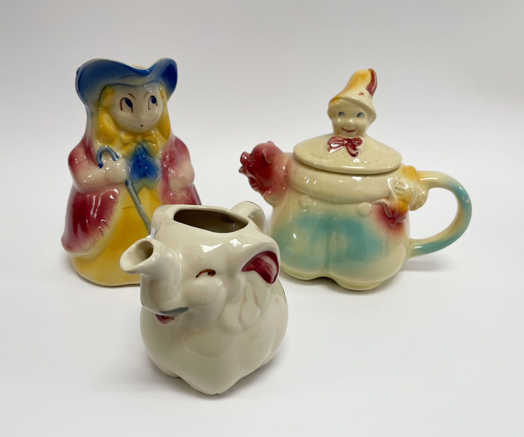 Shawnee vintage Kat pottery