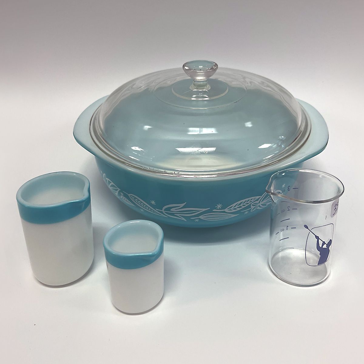 Pyrex bowl in blowing leaves pattern