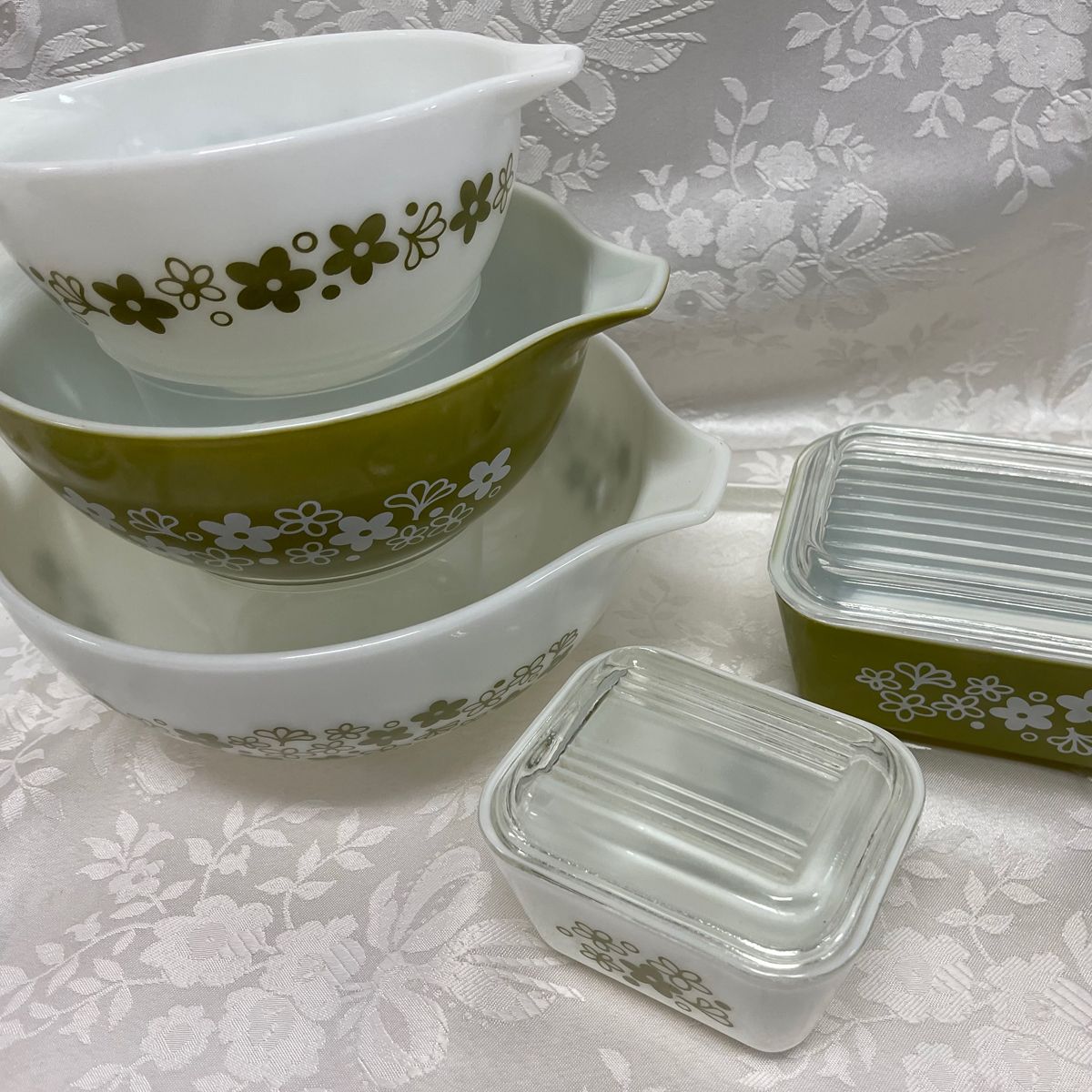 Vintage Spring Blossom Pyrex dishes