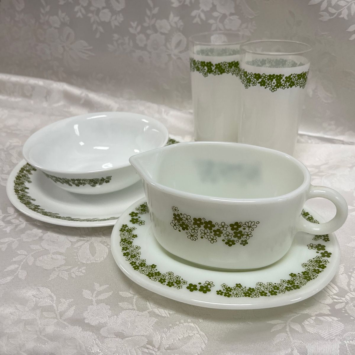 A silver-toned Pyrex tray