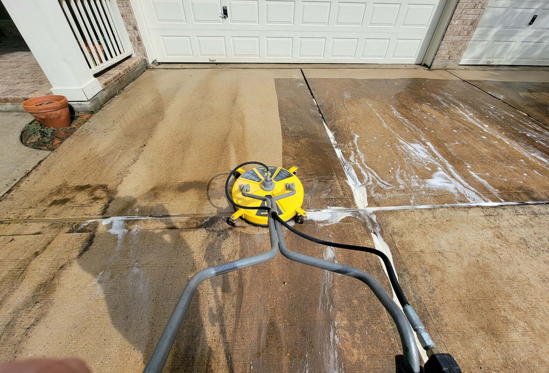 Pressure Washing in Spring TX | Concrete Cleaning a Driveway