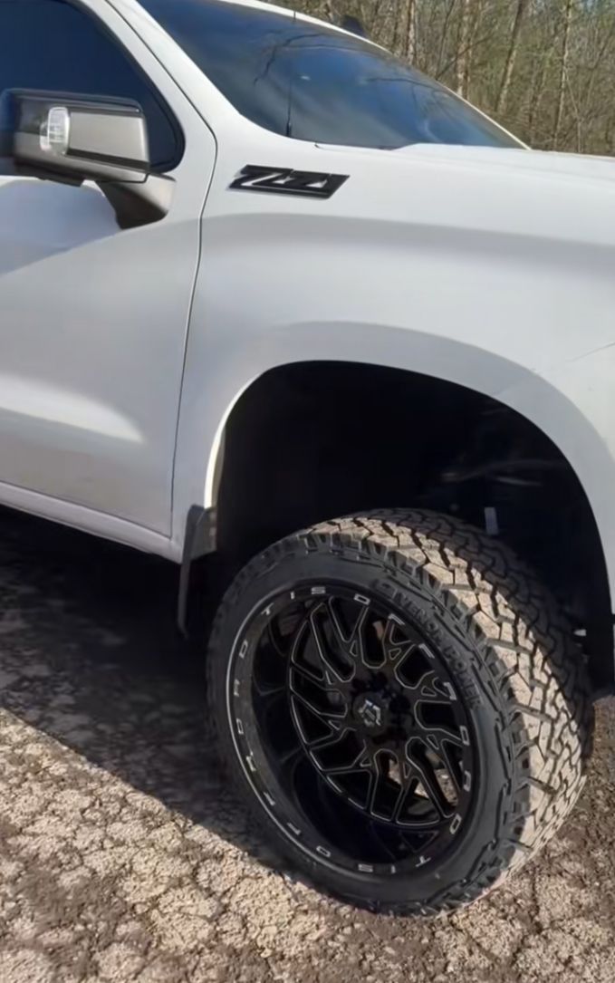 A White Car Img 2 | Gallery | Jim Dean's Off Road Center