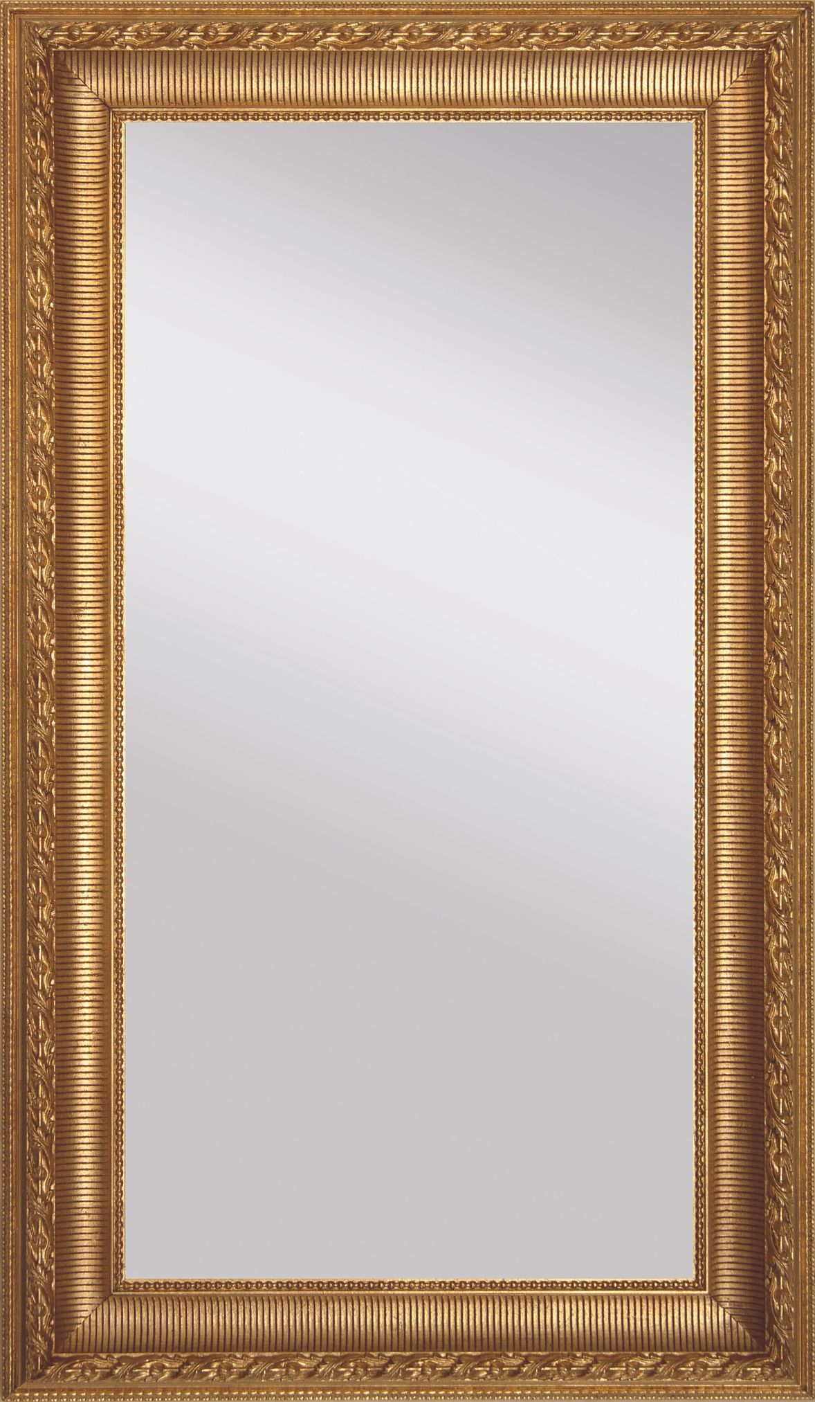 Uno specchio a figura intera con cornice dorata su sfondo bianco.