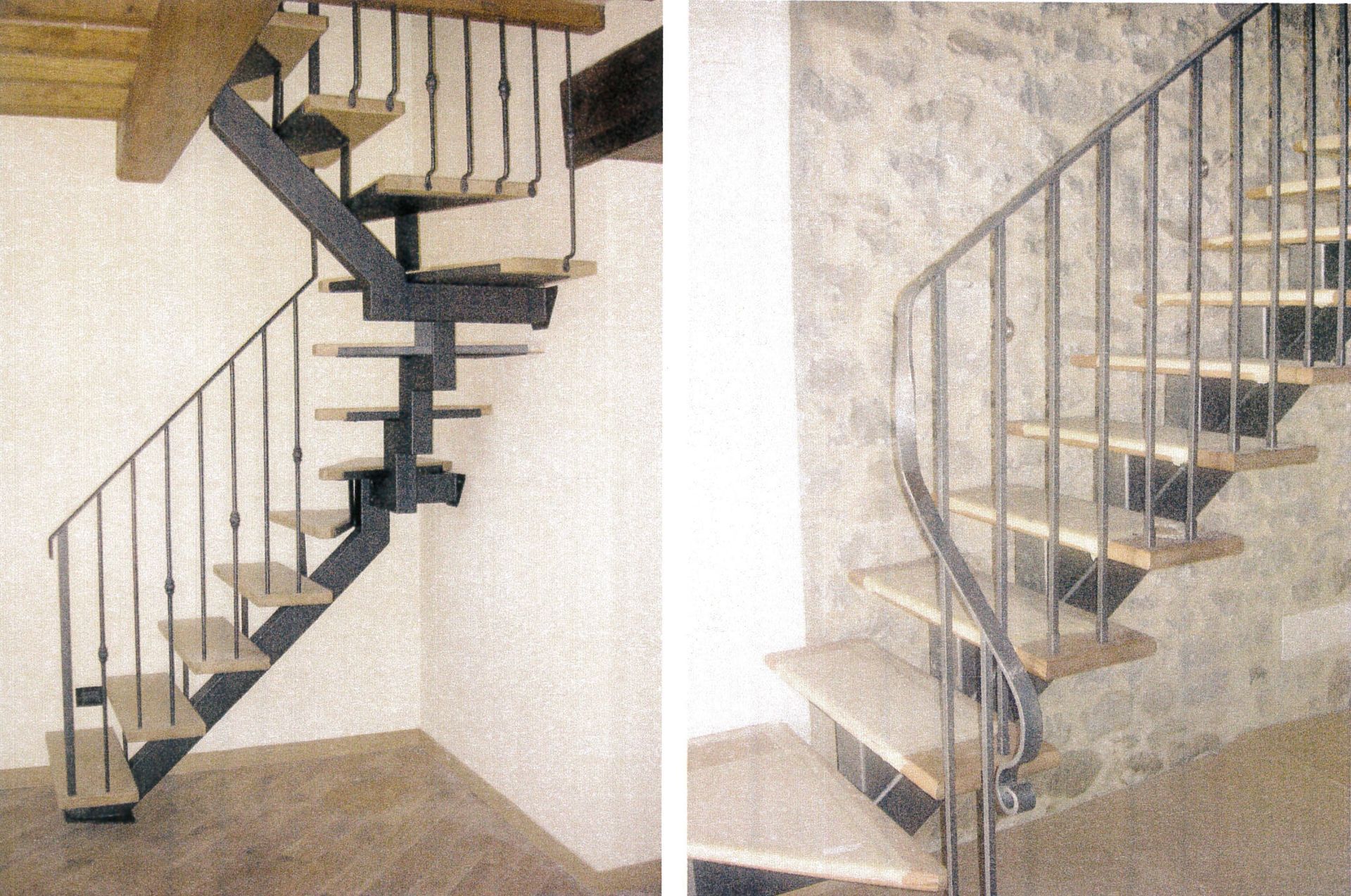 Una scala con ringhiera in metallo e gradini in legno