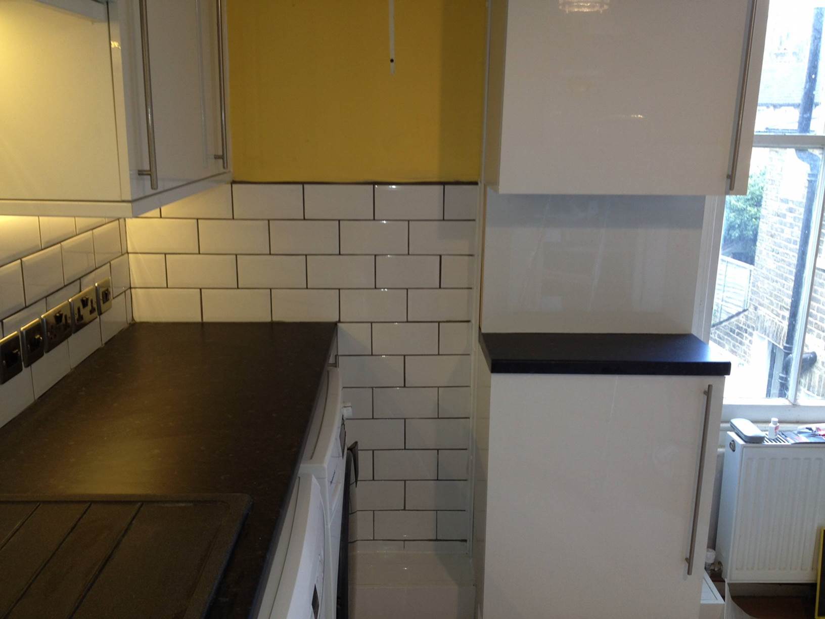Kitchen wall tiling