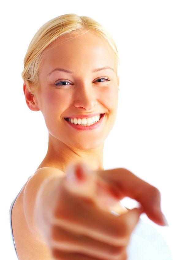 Femme avec un magnifique sourire chez le prothésiste dentaire à Genève