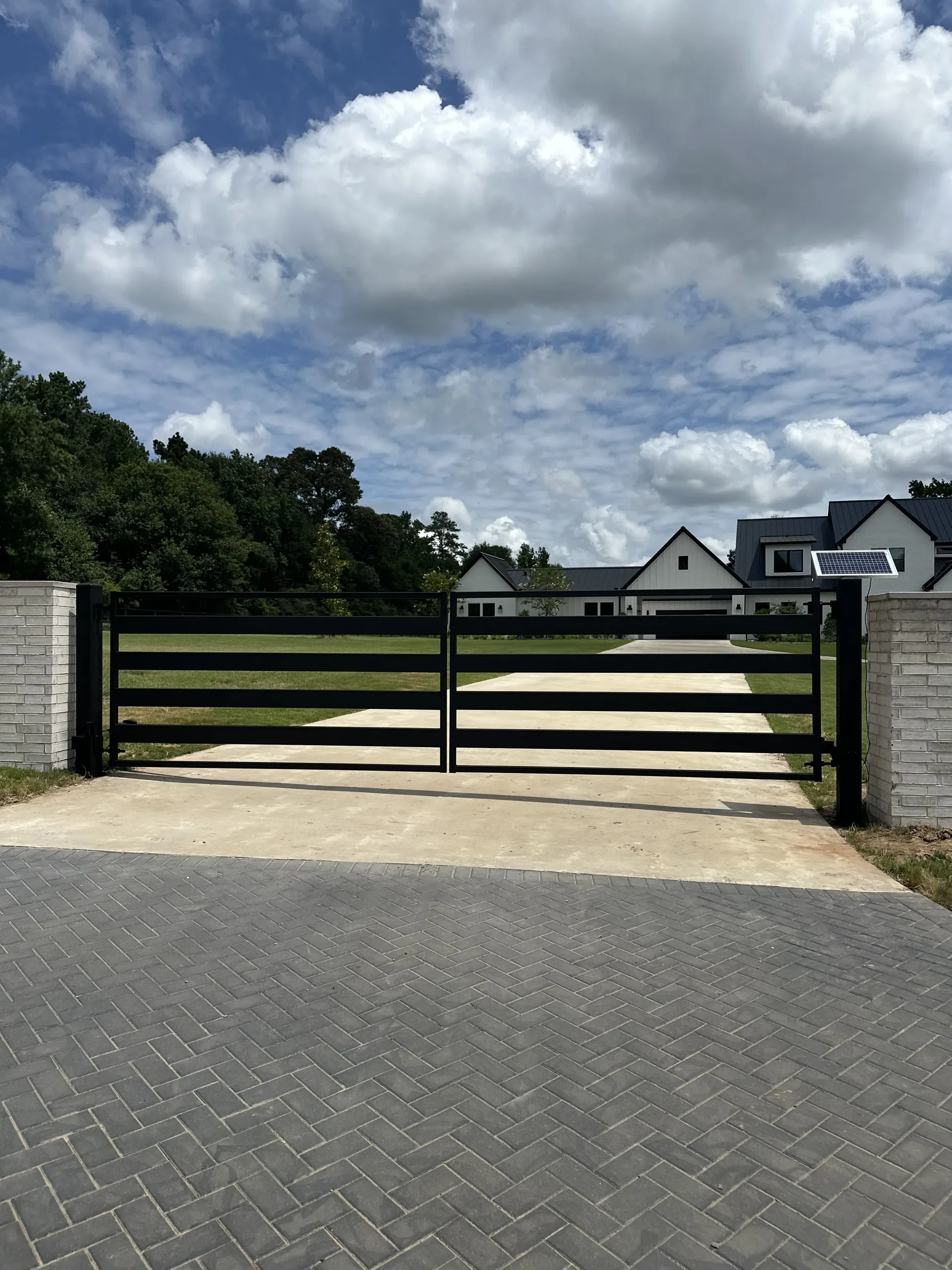 Texas gate installation by Ark Fence
