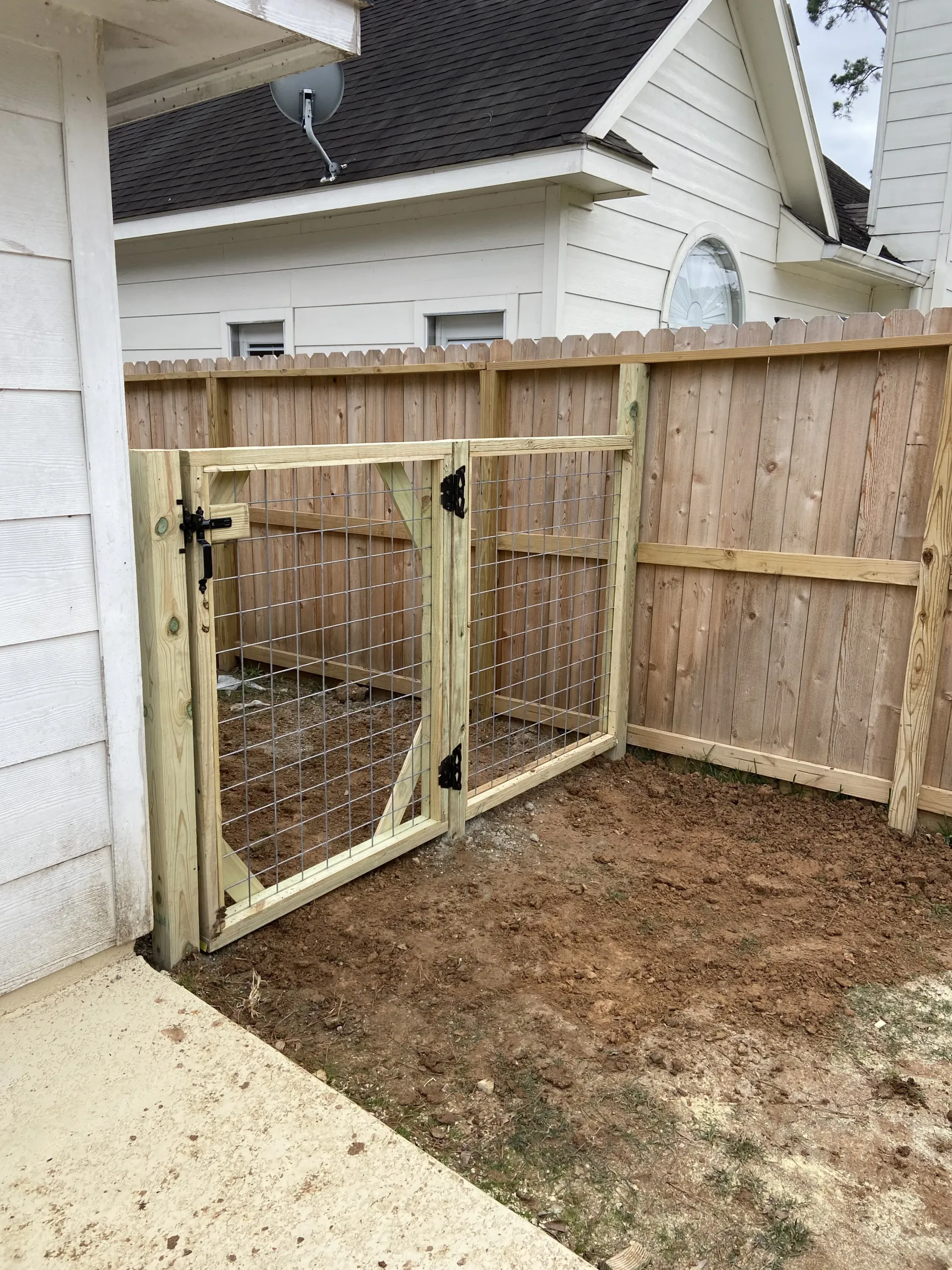 Fence installation in Porter Texas by Ark Fence
