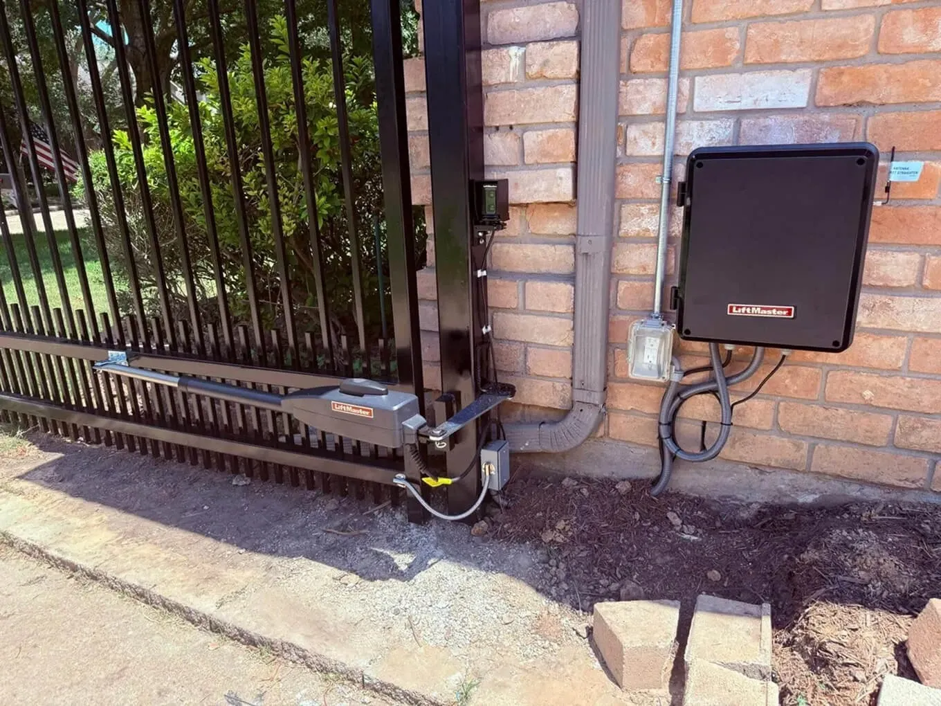 Black aluminum fence installed by Ark Fence
