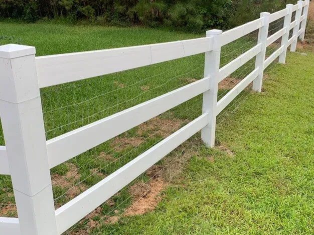 Vinyl privacy fencing by Ark Fence
