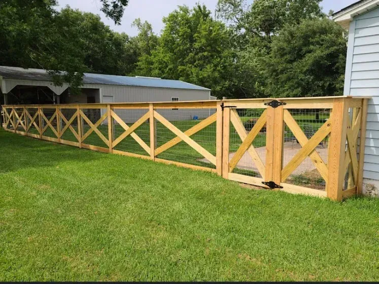 Privacy fence with gate by Ark Fence

