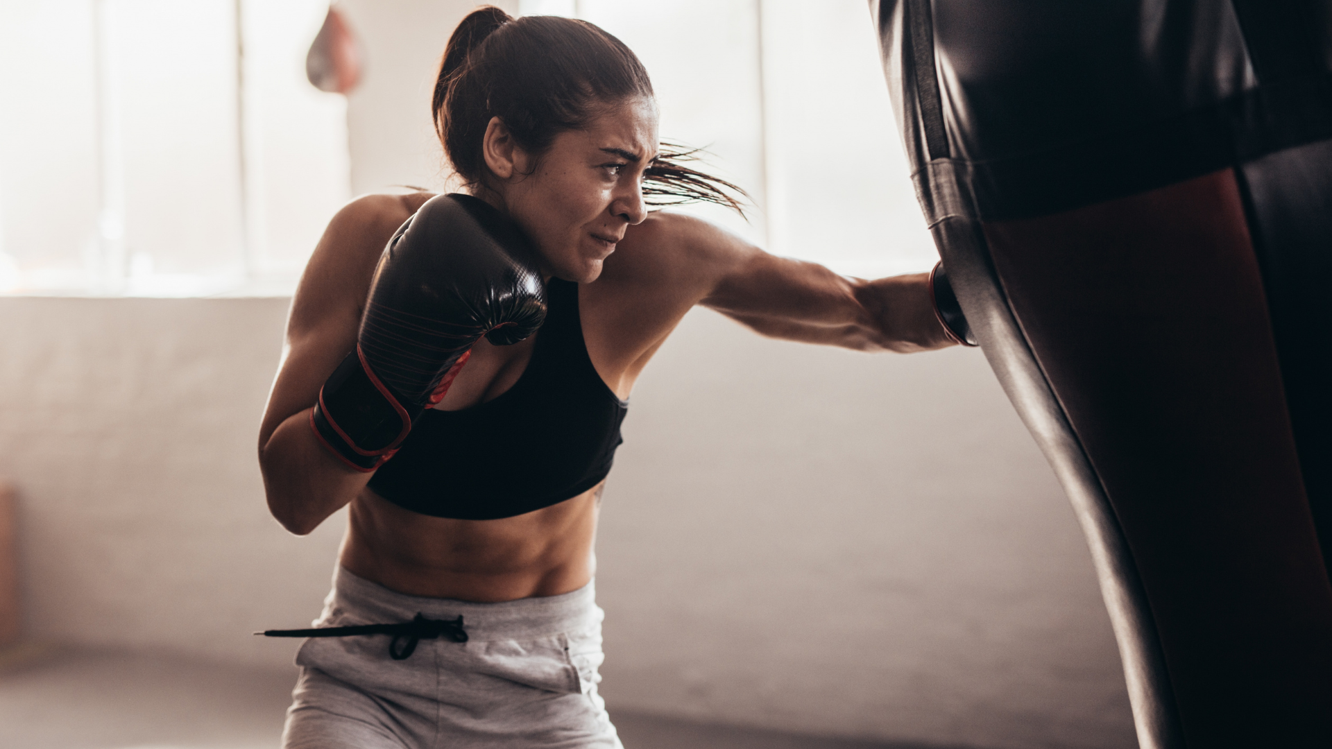 A man wearing boxing gloves with the word everlast on them