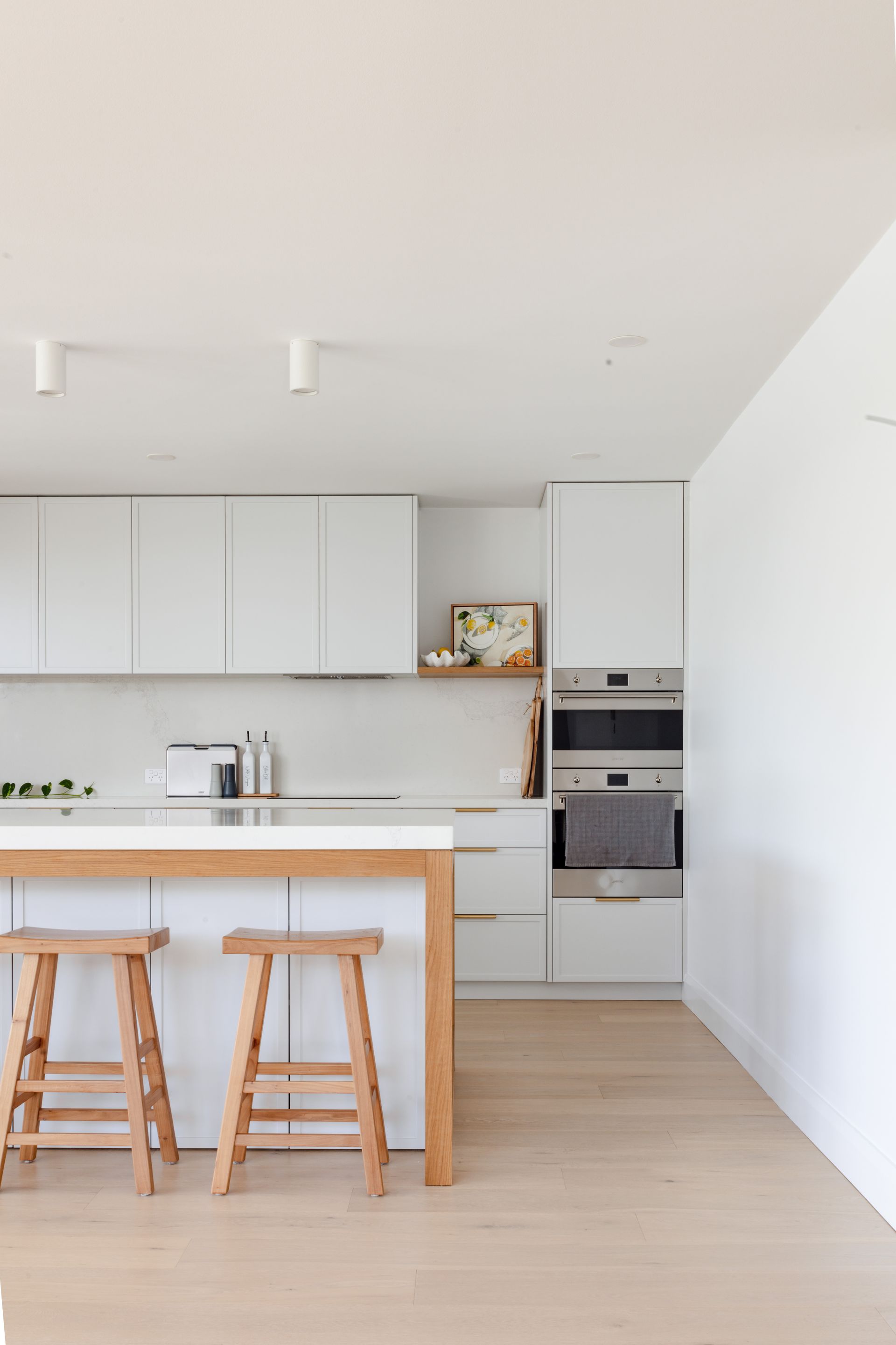White modern Kitchen in modern home — Kitchens in Port Macquarie, NSW