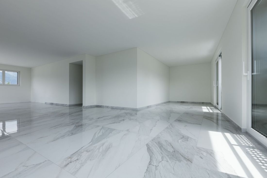 Abitazione con pavimento in marmo