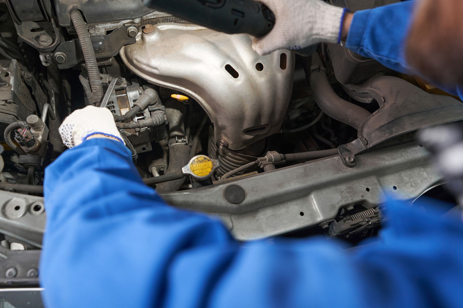 Image of a mechanic replacing a compressor's ball bearing