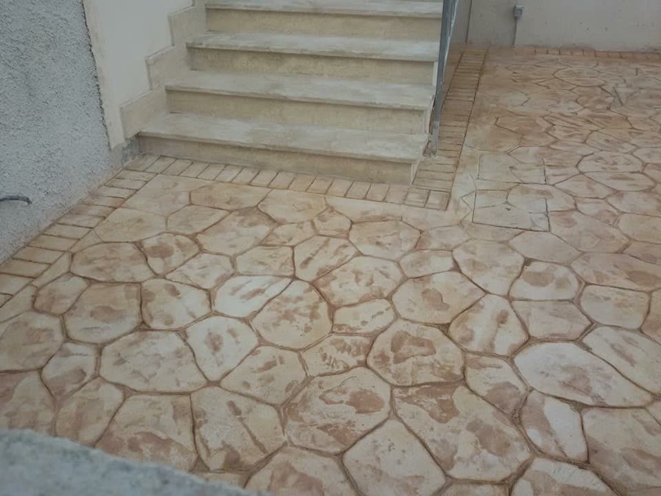 pavimento in pietra per sottoscala