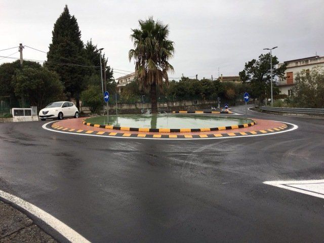 rotatoria con aiuola