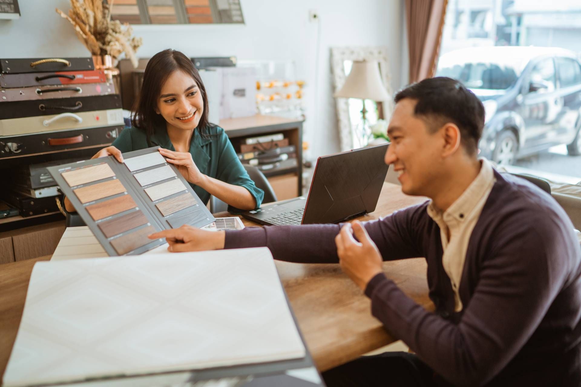 A window fashion designer working with a client on custom window coverings for their home