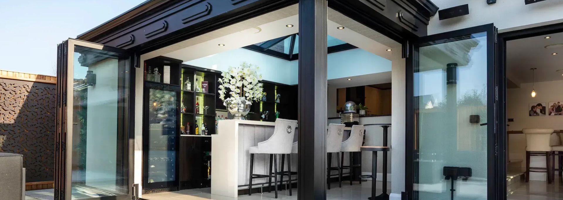 Picture of a modern conservatory. 