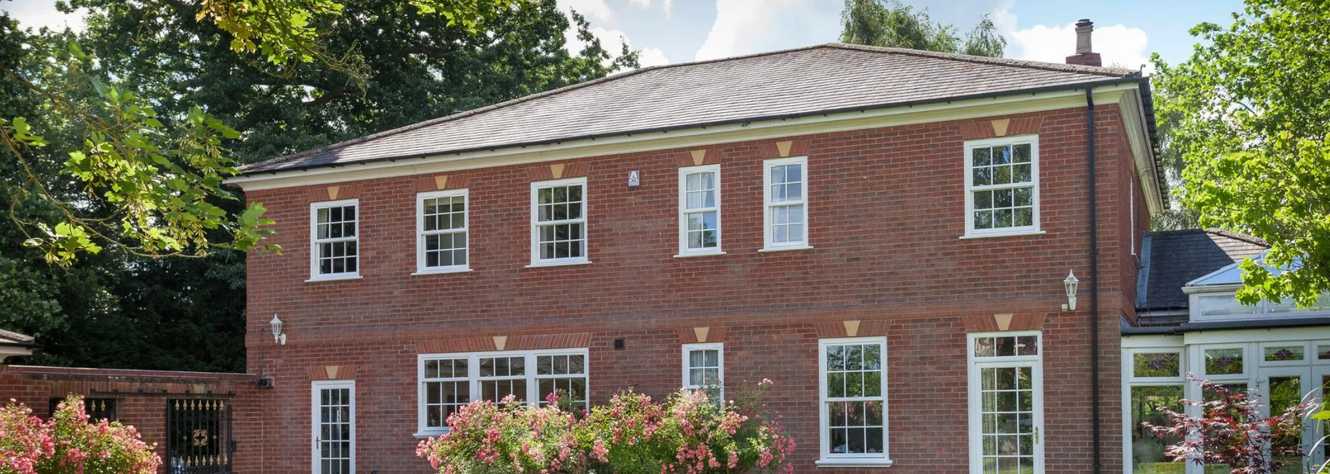 Picture displaying the sash window design. Picture displaying the sash window design.