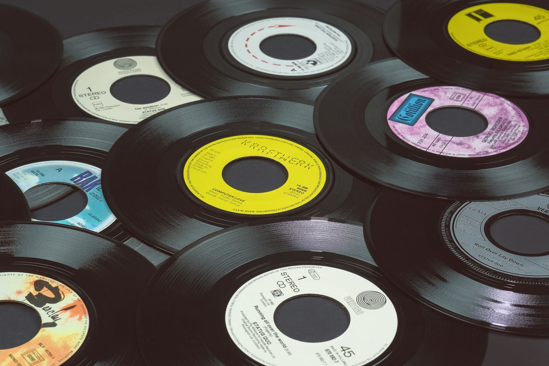 A bunch of 45 rpm records are stacked on top of each other