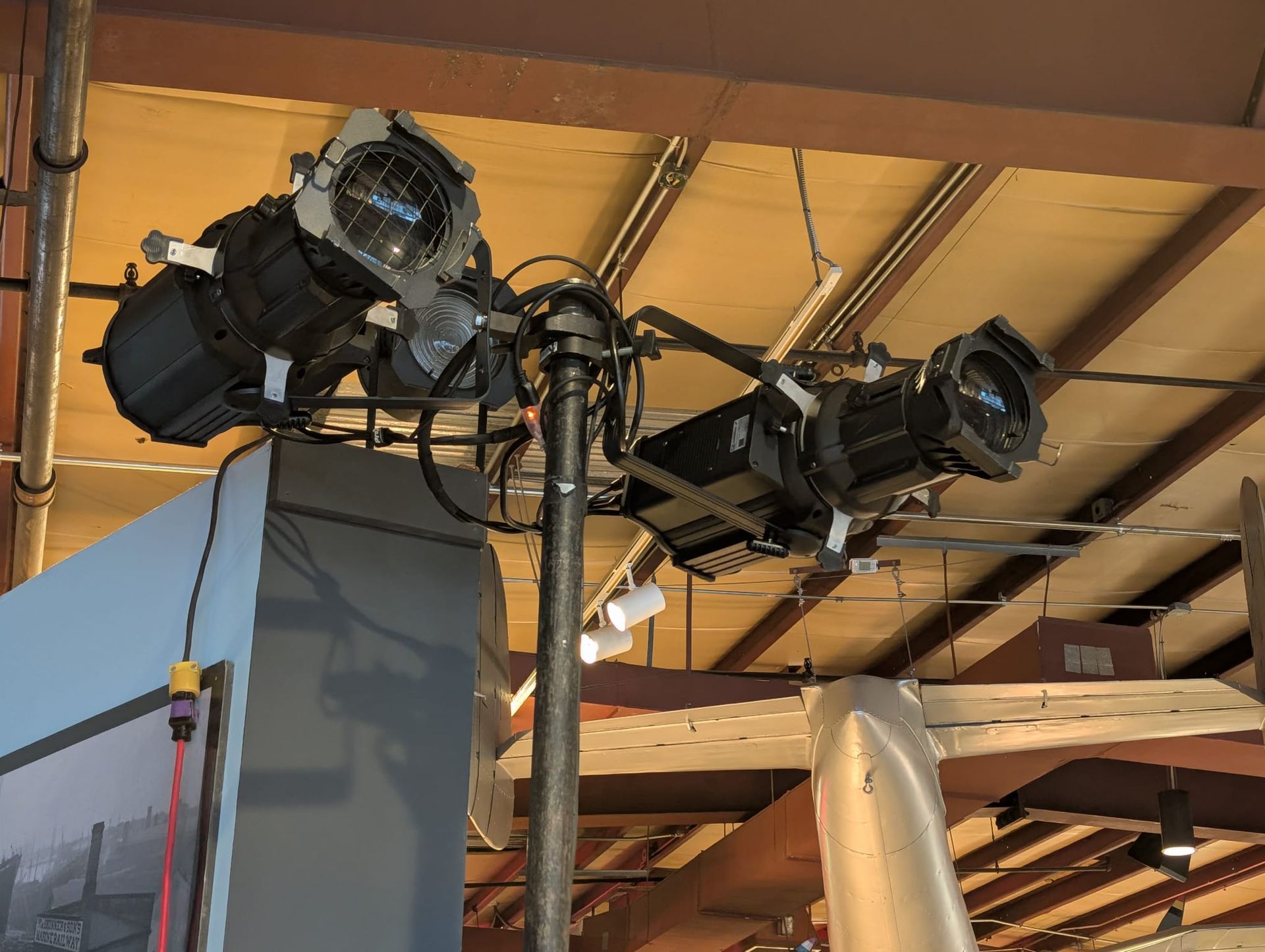 a group of spotlights are lit up in a dark room