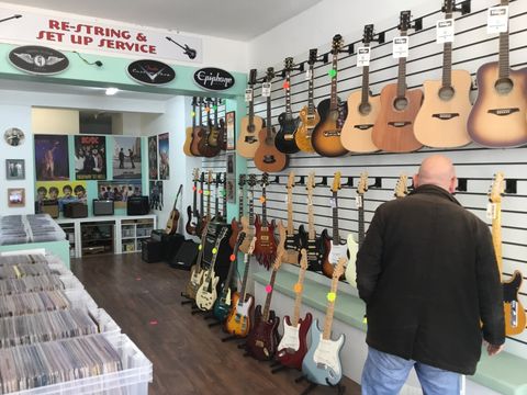 Pre-owned guitars