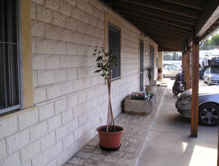 ampio parcheggio ditta autodemolizioni