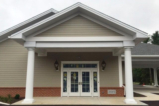 a building with the year 2015 on the side of it