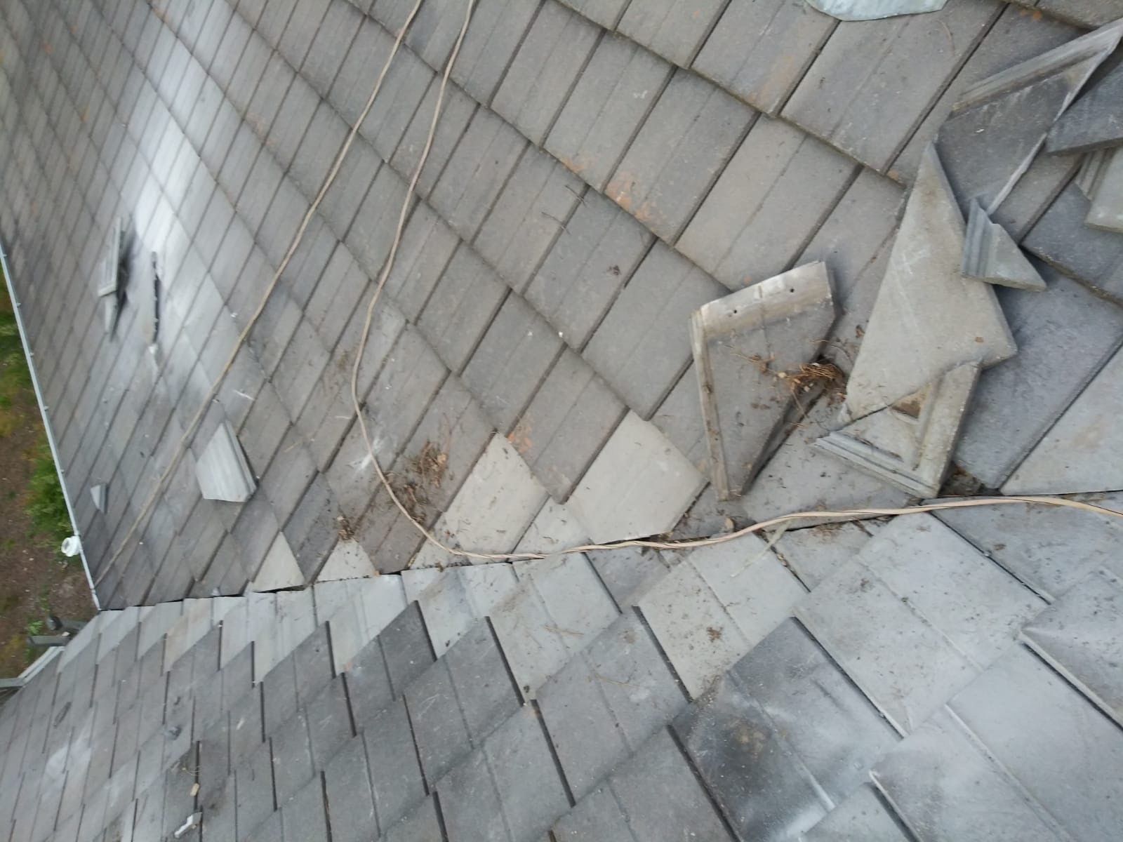 A roof with a lot of tiles on it.