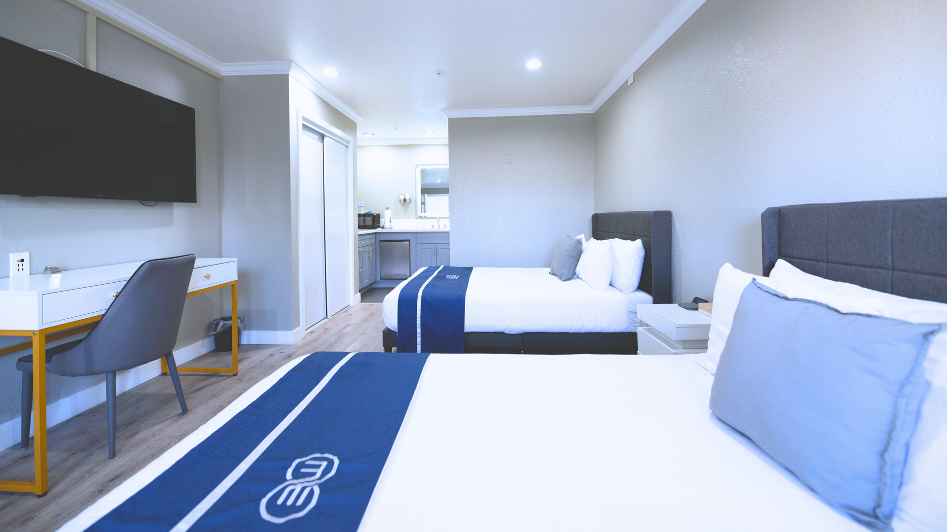 Omeo Los Angeles Luxurious Bed