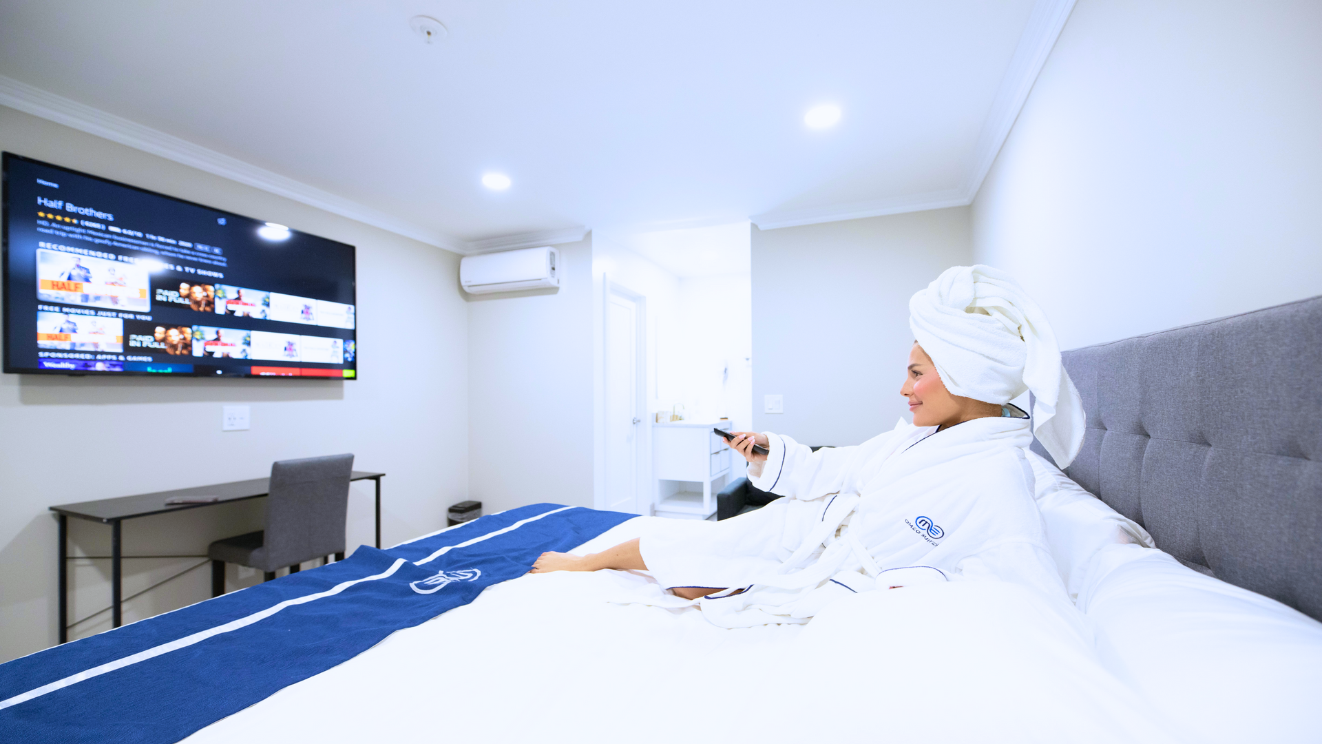 Omeo Los Angeles Smart & Luxury Room