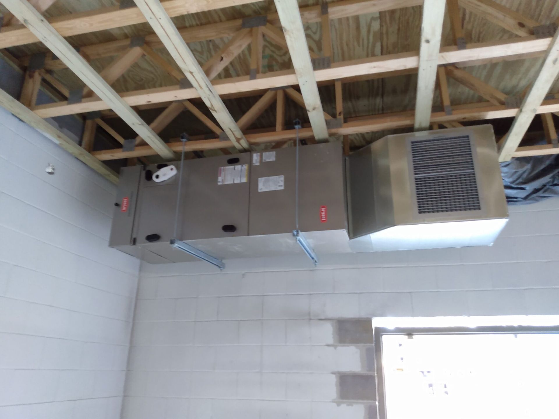 A room with a ceiling that has a lot of ducts hanging from it.