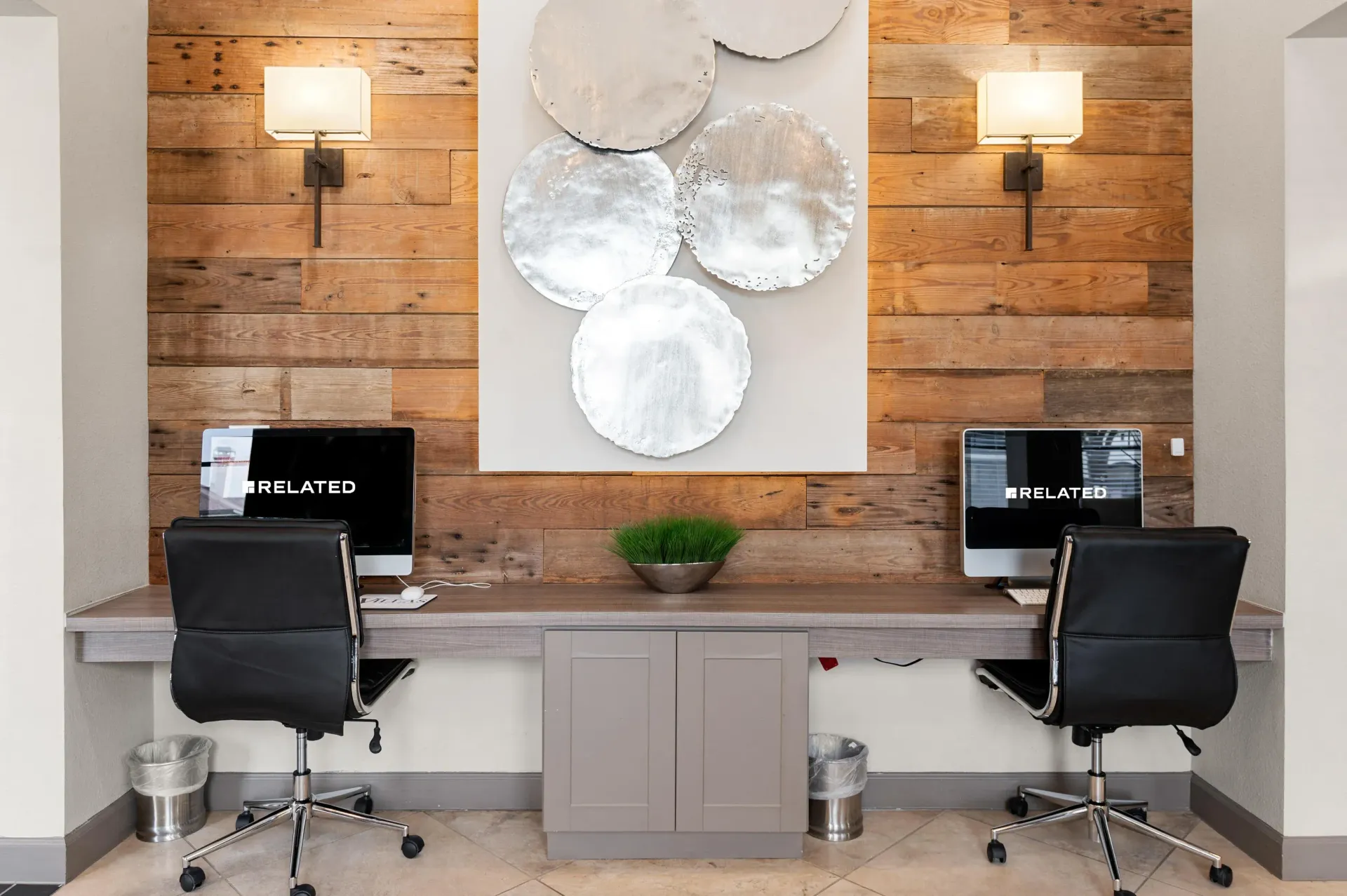 Workstations with computers in a stylish common area at Villas of Vista Ridge in Lewisville, TX.