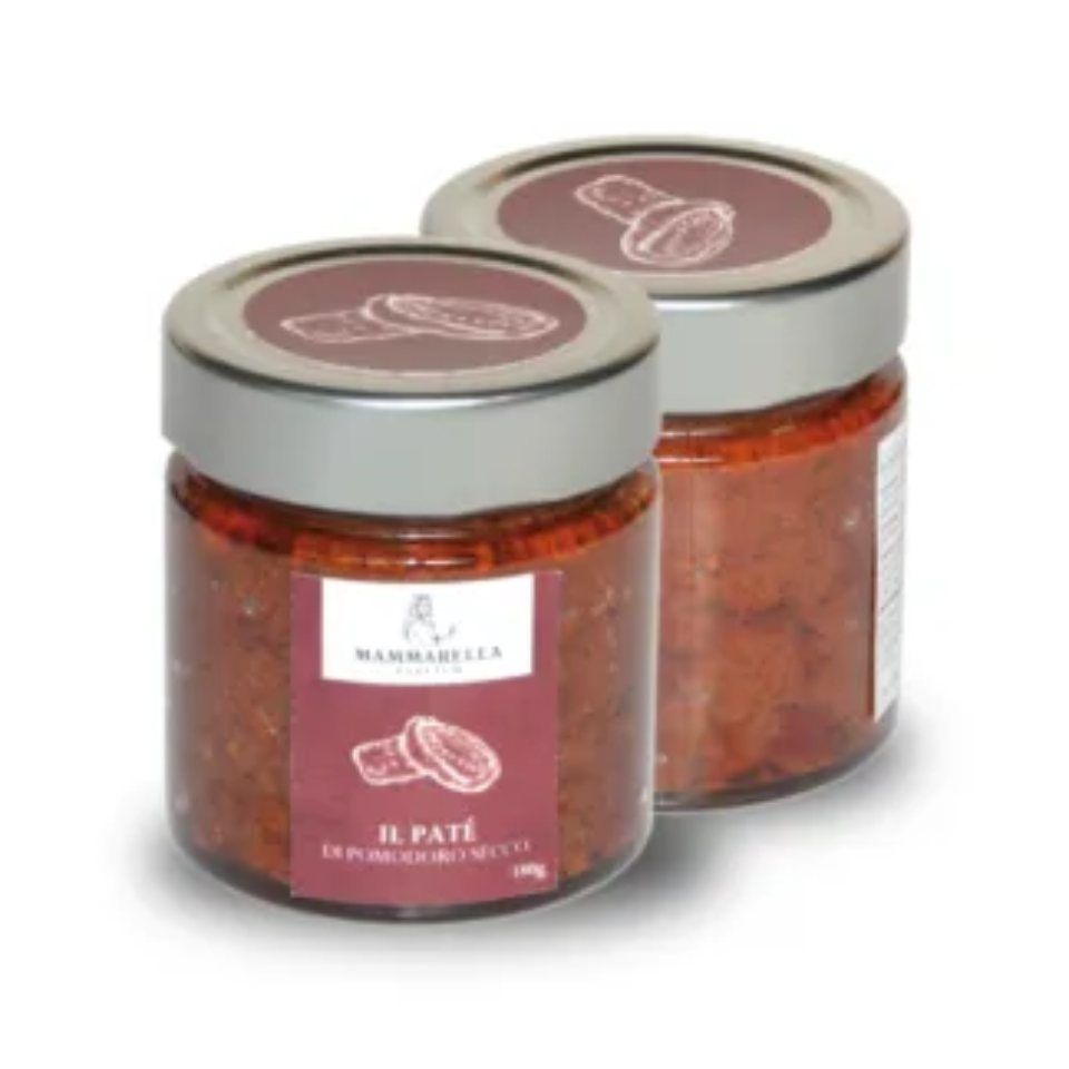 Due barattoli di paté su sfondo bianco