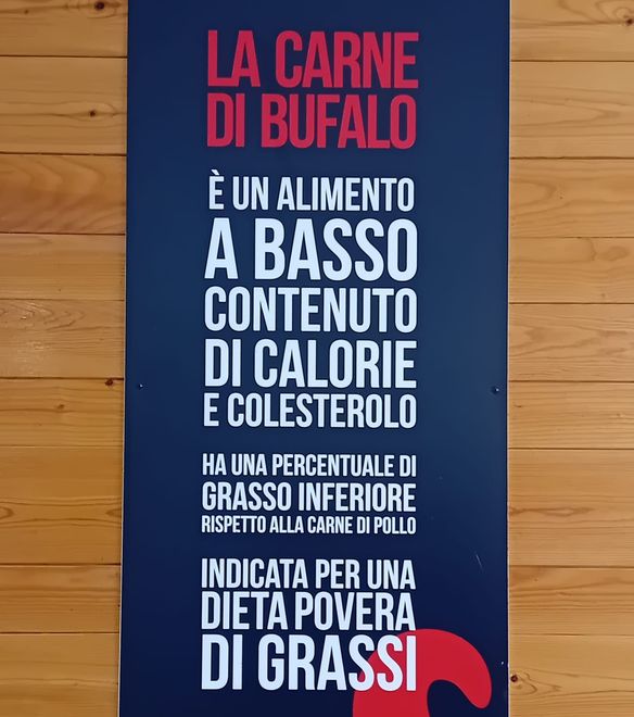 A sign that says la carne di bufalo on it