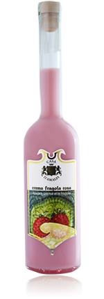 Una bottiglia di liquido rosa con una fragola sull'etichetta