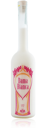 Una bottiglia di dama bianca è appoggiata su una superficie bianca.